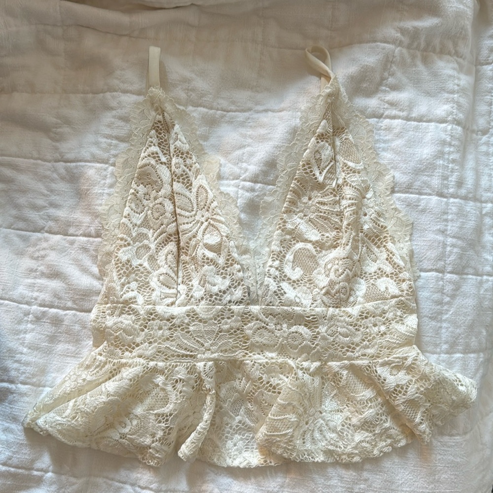 Akira lacy top